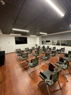 Habilitación corporativa sala multiuso